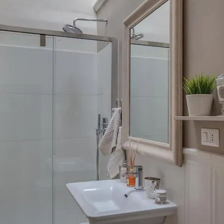 Florence- Gemma 2bd Tornabuoni Area Daire *