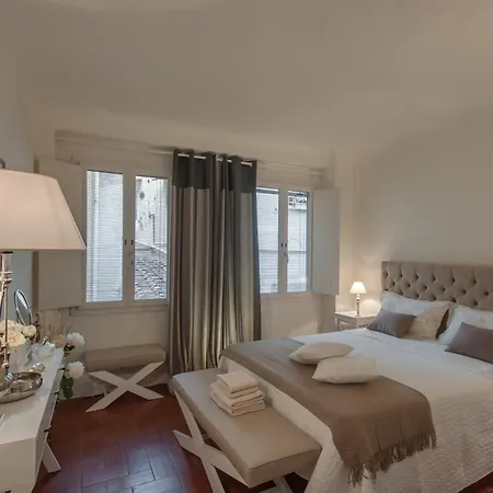 Florence- Gemma 2bd Tornabuoni Area Daire *